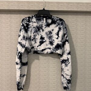 ALO yoga Tie-Dye Cropped Long-Sleeve Top - Black & White